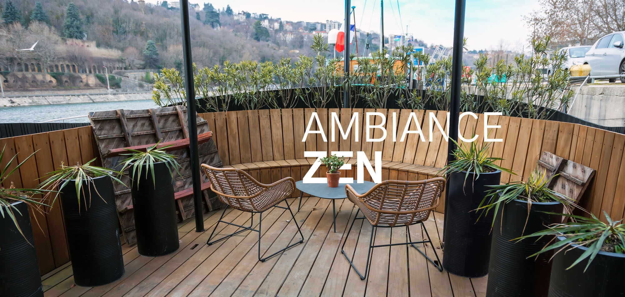 Une ambiance zen pour vos séminaires, formations, ou tout autre événement d'entreprise avec une terrasse extérieure de 25m² avec une vue imprenable sur l'eau